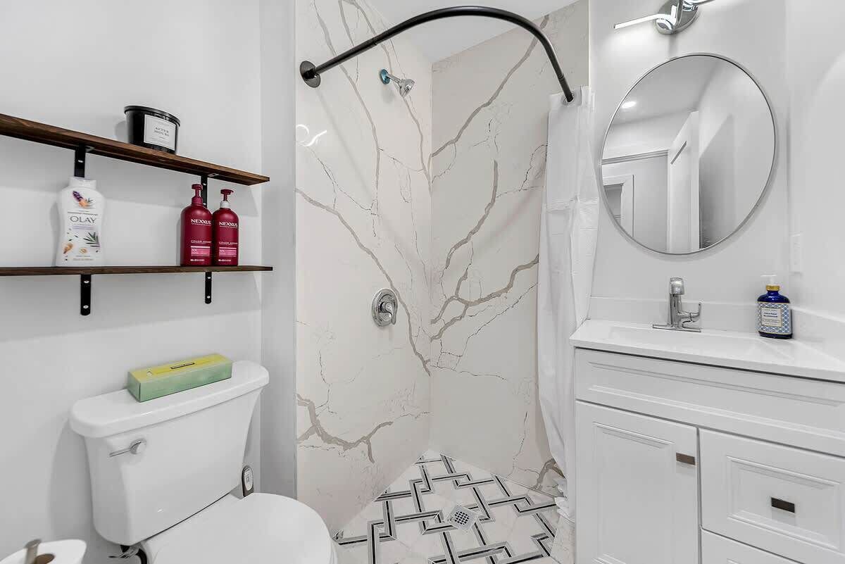 Shower, hair dryer, towels, shampoo