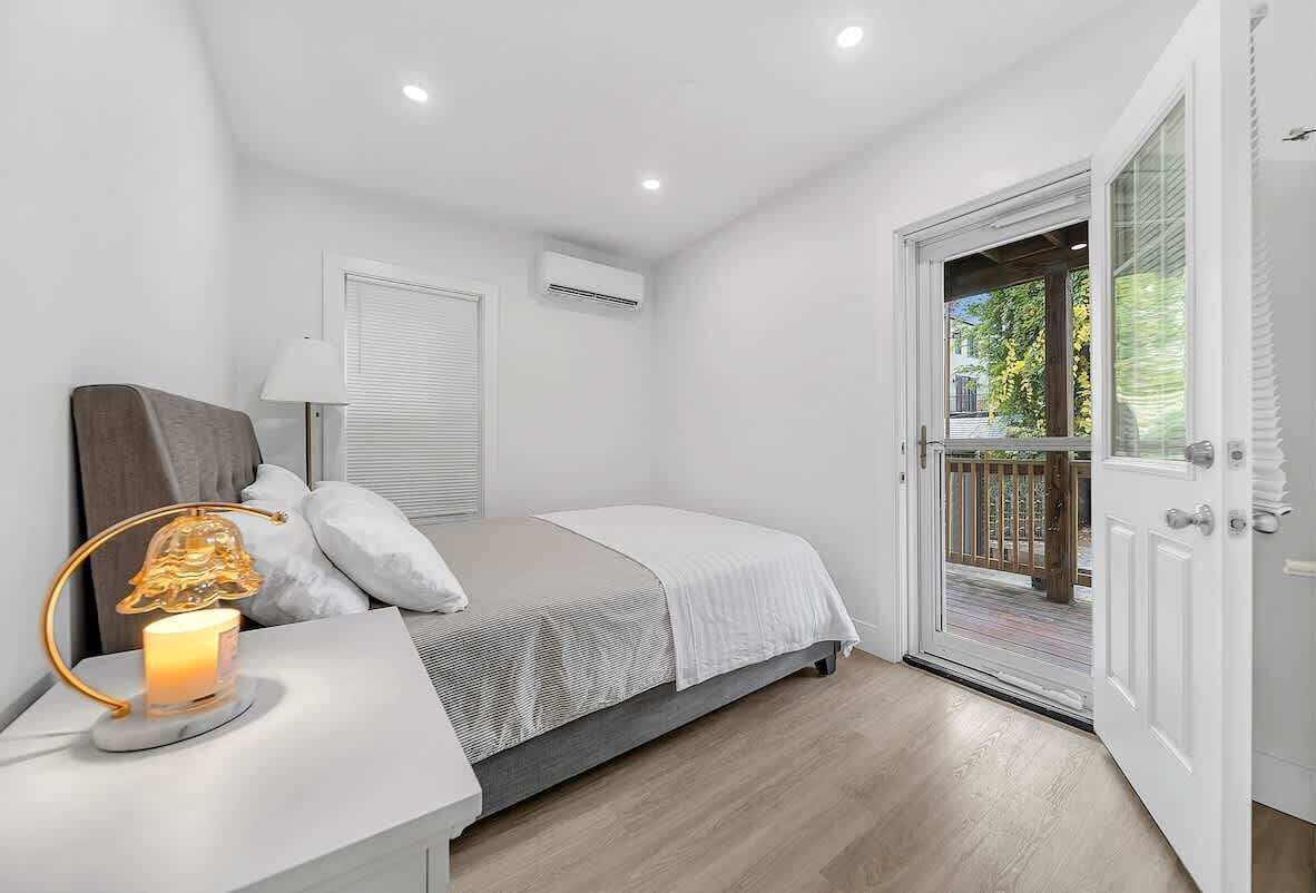 書桌、Wi-Fi、床單