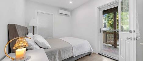 書桌、Wi-Fi、床單