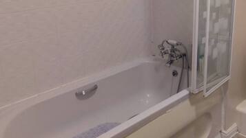 House, 3 Bedrooms | Bathroom