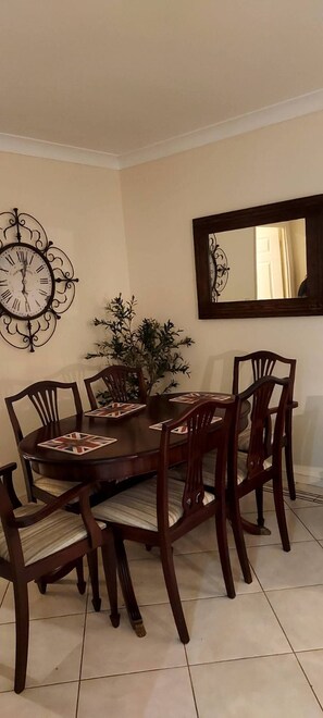 Dining room - The Parkview House Wakefield - 31 Tuke Grove not 42 Please (Wakefield)