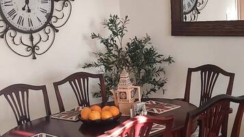 House, 3 Bedrooms | Dining room