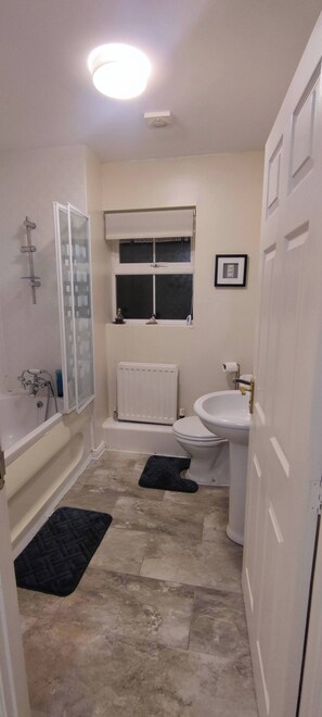 House, 3 Bedrooms | Bathroom - The Parkview House Wakefield - 31 Tuke Grove not 42 Please (Wakefield)