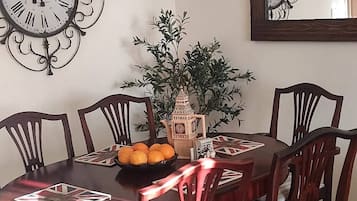 House, 3 Bedrooms | Dining room