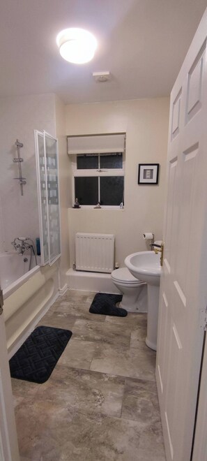 House, 3 Bedrooms | Bathroom - The Parkview House Wakefield (Wakefield)