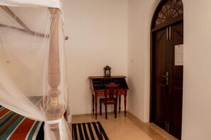 Interior - Deluxe Double Room with Balcony #1 (Galle)