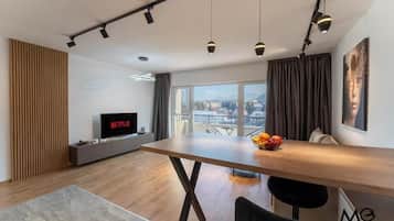 Deluxe Apartment, Balcony, City View | Dining