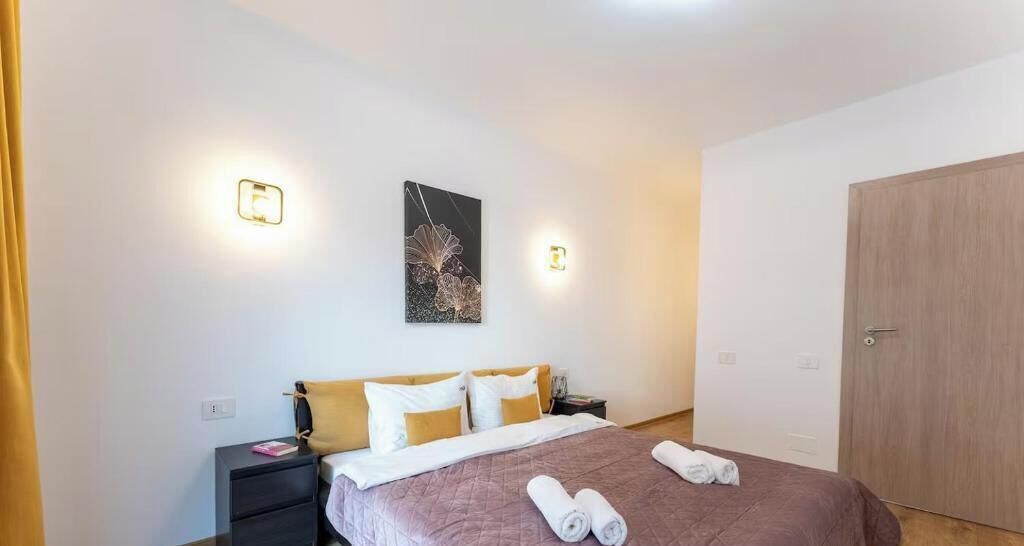 Appartamento Deluxe, balcone, vista città | Una scrivania, ferro/asse da stiro, Wi-Fi gratuito