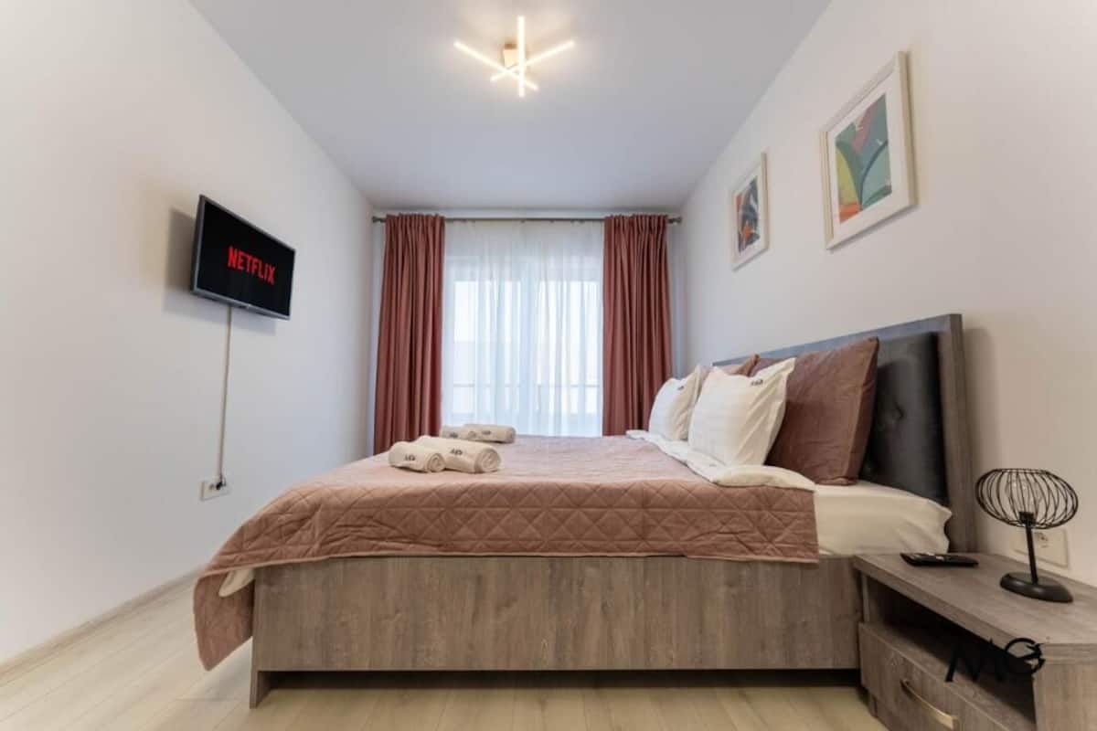 Íbúð - svalir - borgarsýn | Skrifborð, straujárn/strauborð, ókeypis þráðlaus nettenging