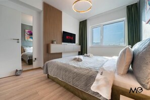 Apartment, Balcony, City View | Desk, iron/ironing board, free WiFi - MoHost Arena (Brașov)