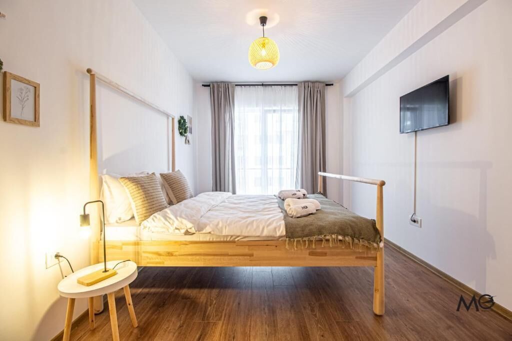 Escritorio, tabla de planchar con plancha y wifi gratis 