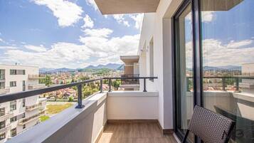 Apartment, Balkon, Stadtblick | Unterkunftsgelände