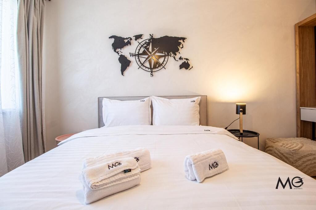 Escritorio, tabla de planchar con plancha y wifi gratis 