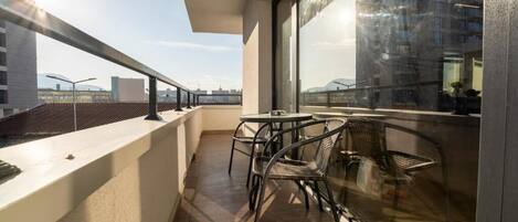 Apartment, Balcony, City View | Outdoor dining