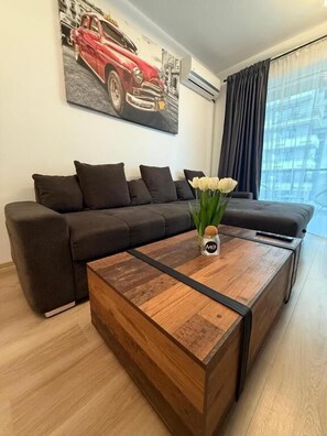 Apartment, Balcony, City View | Living area - MoHost Arena (Brașov)