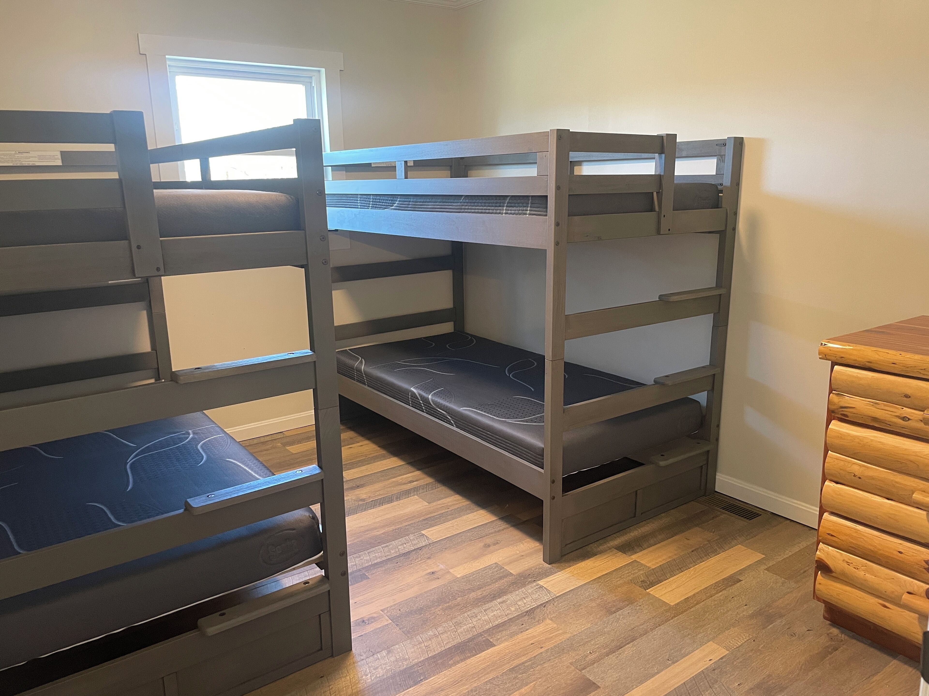 3 bedrooms, bed sheets