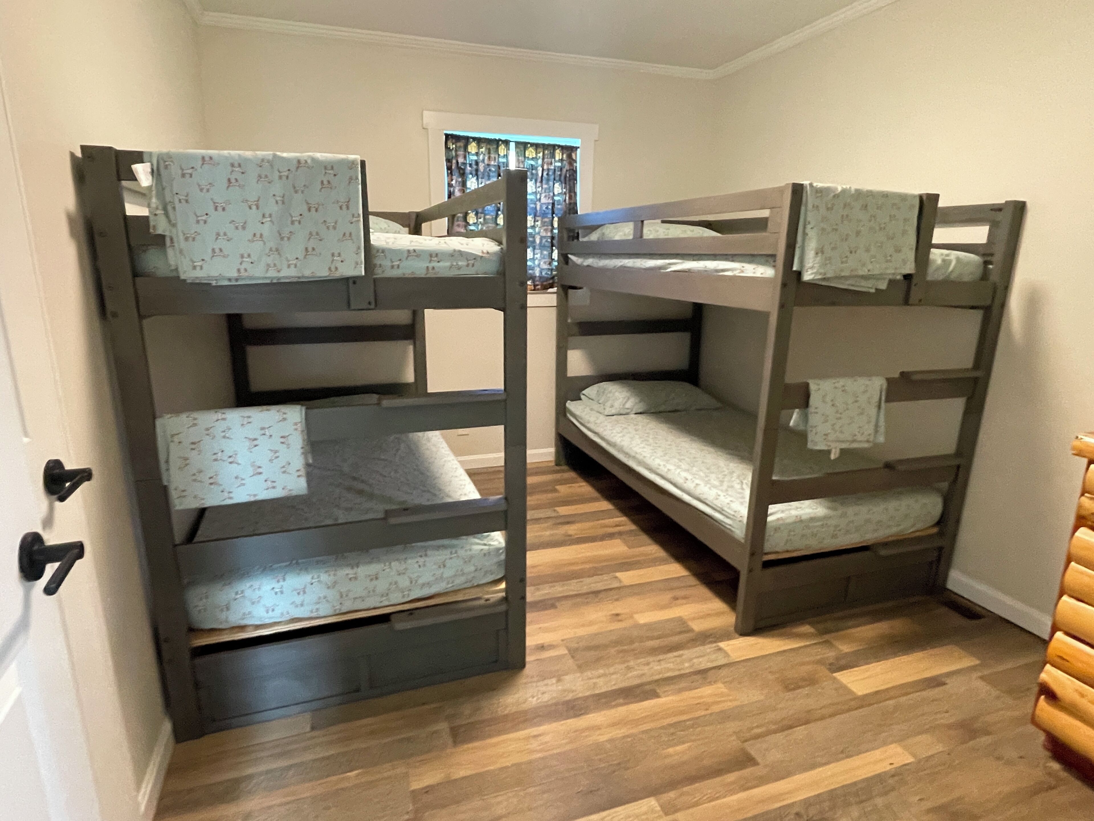 3 bedrooms, bed sheets