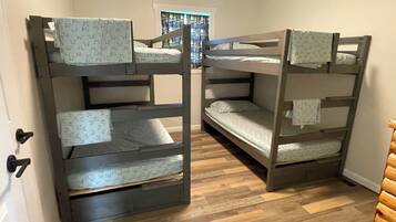 3 bedrooms, bed sheets