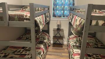 3 habitaciones y ropa de cama