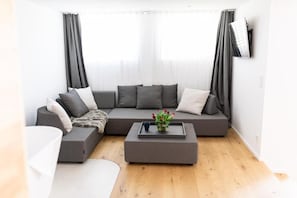 Studio mit Infrarotkabine und Terrasse | Área de estar | Brinquedos