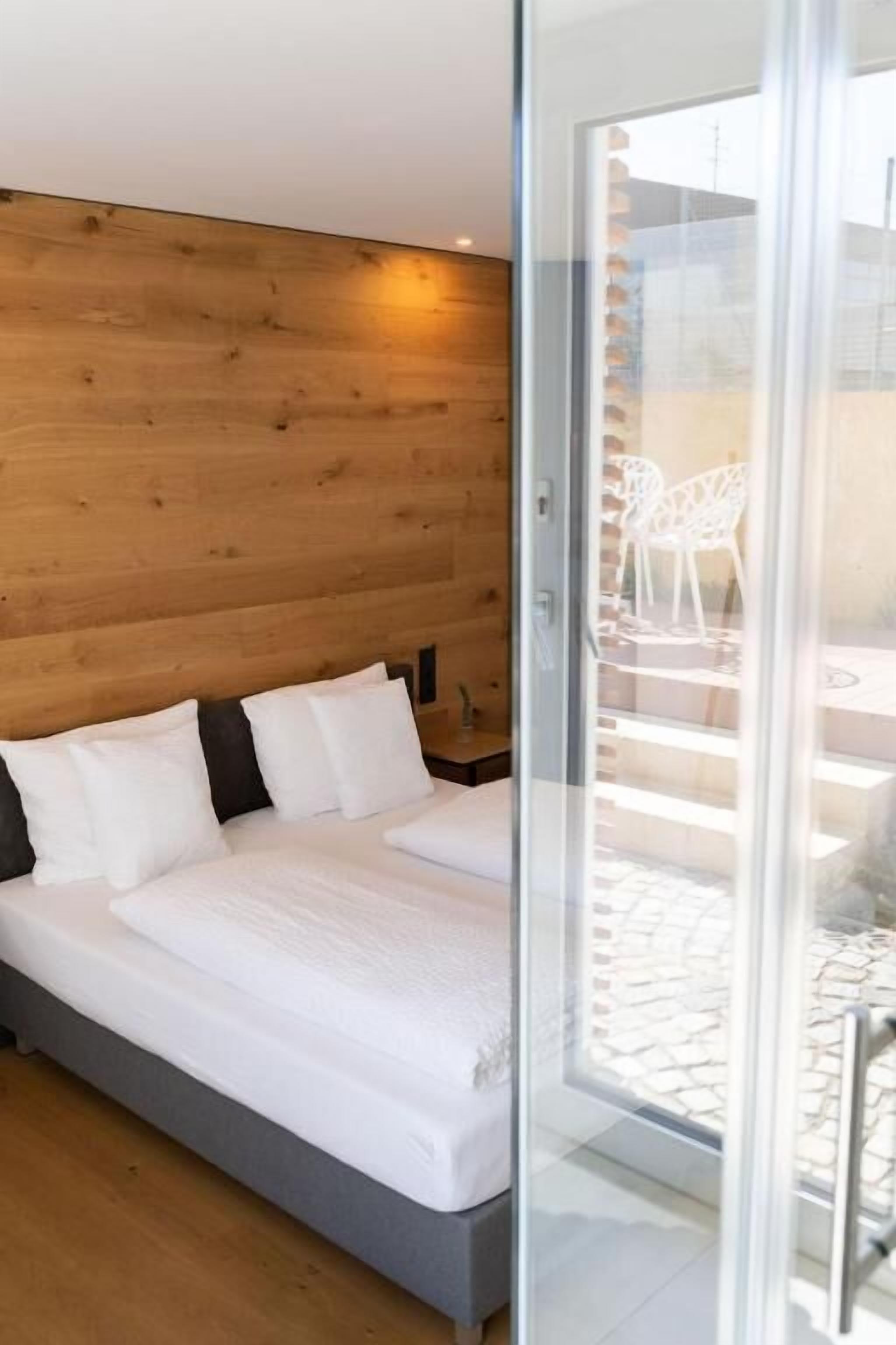 Doppelzimmer mit Terrasse | Cortinas blackout, quartos à prova de som, ferros/tábuas de passar roupa