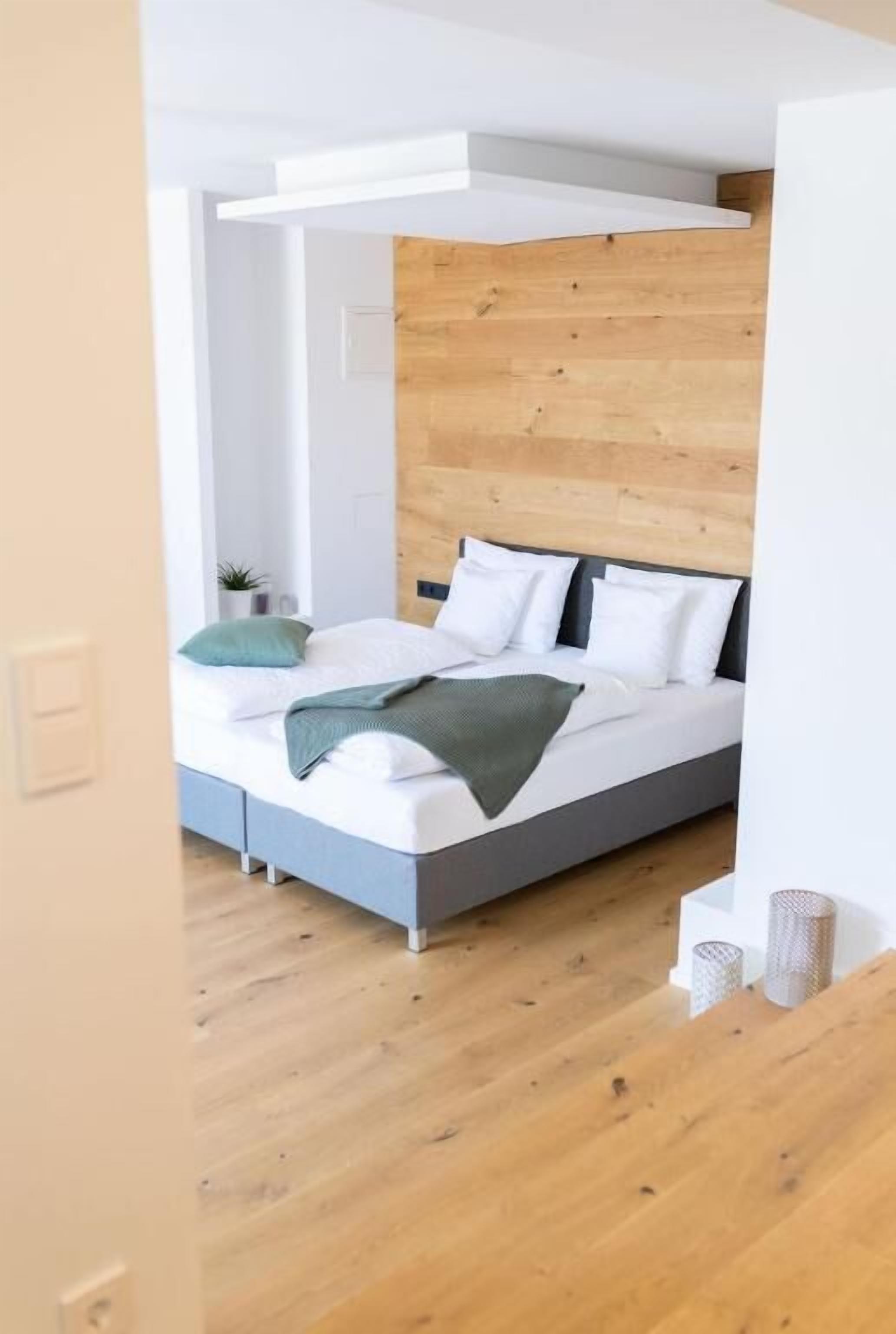 Studio mit Infrarotkabine und Terrasse | Cortinas blackout, quartos à prova de som, ferros/tábuas de passar roupa