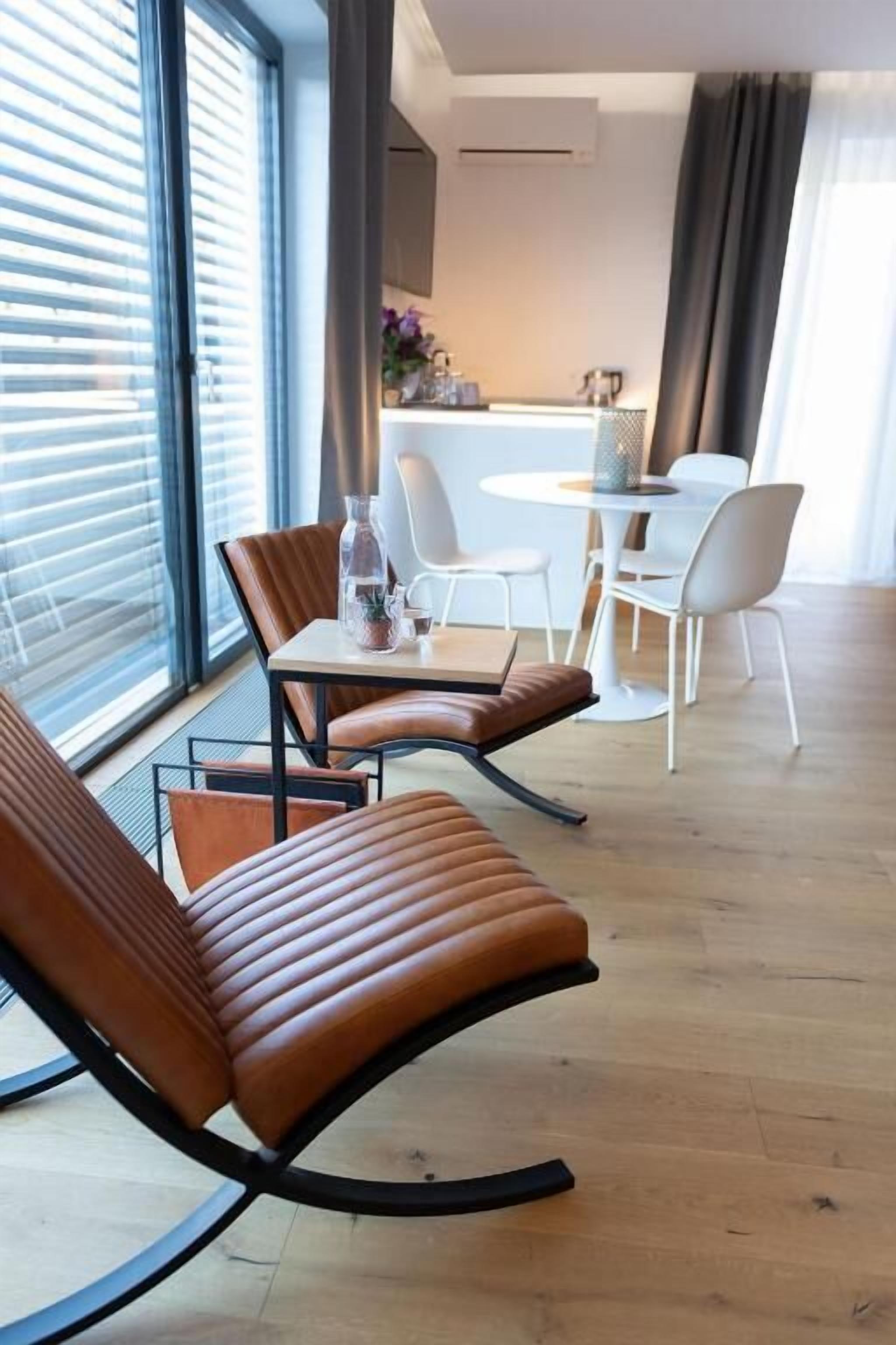 Studio mit freistehender Badewanne und Terrasse | Opções para refeição