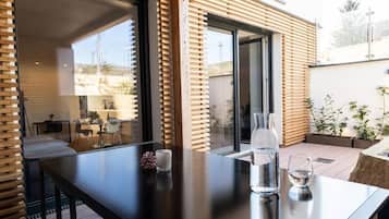 Studio mit Infrarotkabine und Veranda | Outdoor dining