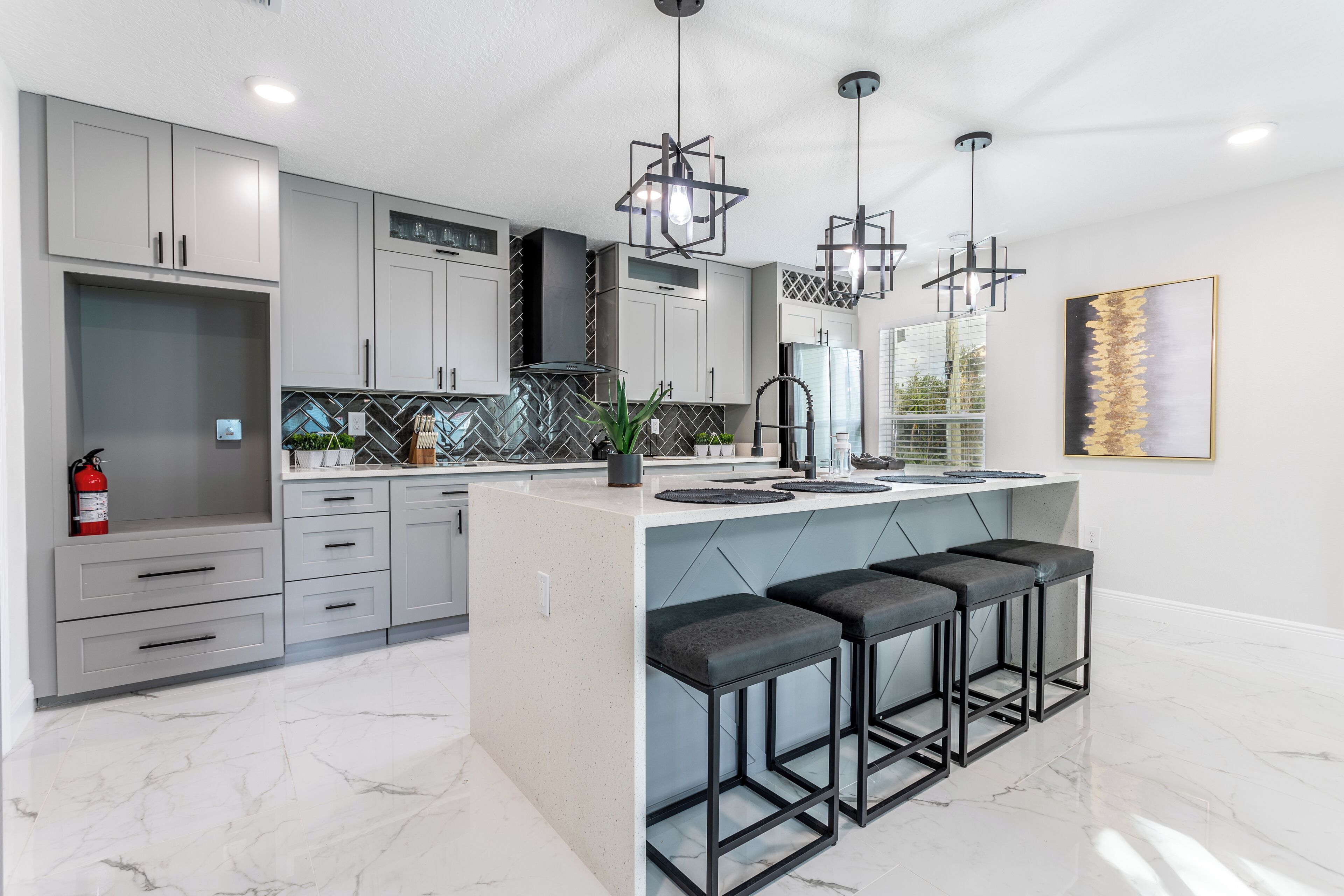 Réfrigérateur, micro-ondes, plaque de cuisson, lave-vaisselle