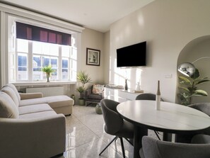 Living area - Royal Irish Suite (Sheffield)