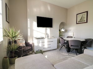 Living area - Royal Irish Suite (Sheffield)
