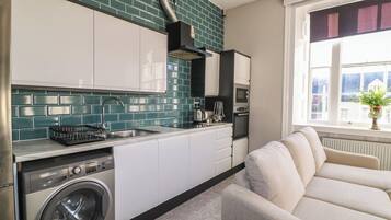 Cookware/dishes/utensils