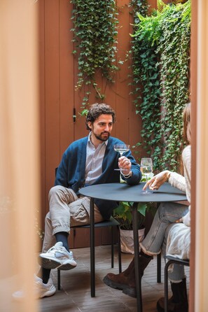 Deluxe Double Room | Tempat makan luar