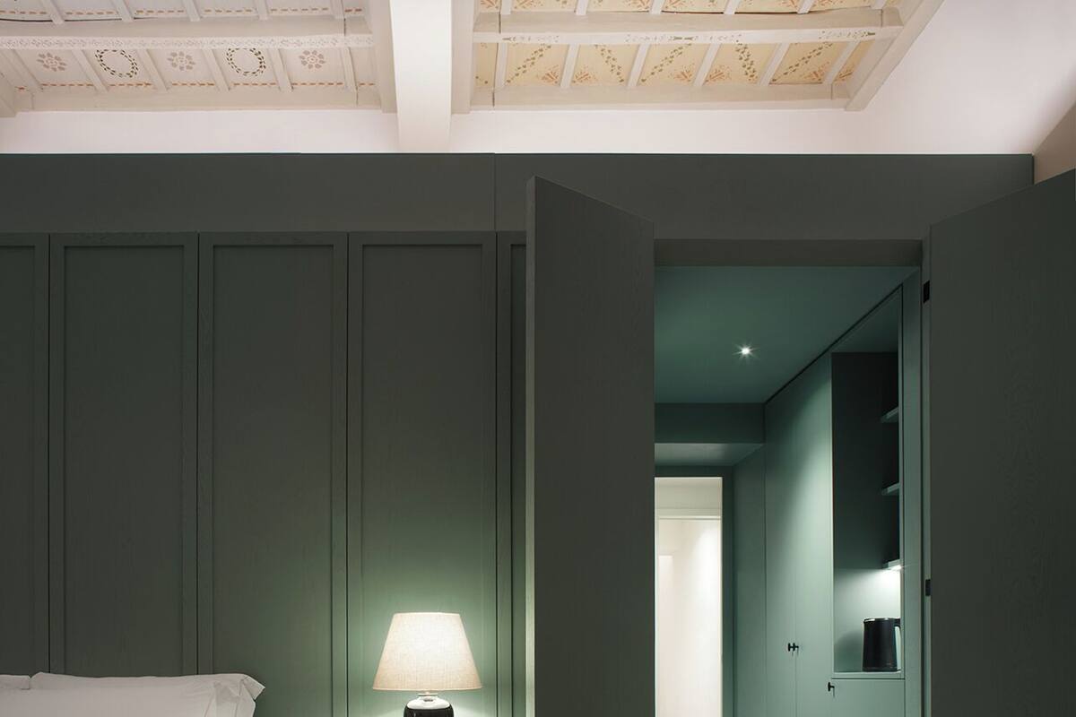 奢華四人房, 城市景觀 | 客房內保險箱、筆電工作空間、遮光布/窗簾、隔音