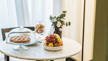 Quadrupla Luxury, vista città | Ristoranti