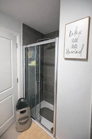 Room, 1 Bedroom, Smoking, Hot Tub | Bathroom - Room-double Room With Garden View (Drogheda)