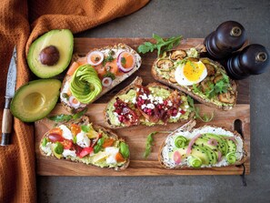 Free daily cooked-to-order breakfast - Om Ifinity Lodge  (Tupungato)