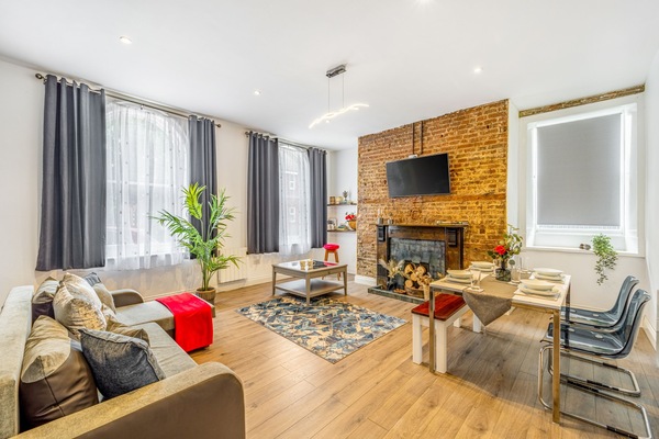 Living Room / Lounge