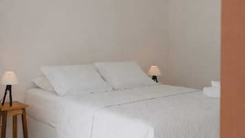 Habitación doble clásica, lanai, vista a la alberca | Cortinas blackout, tabla de planchar con plancha y wifi gratis