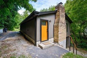 Exterior detail - Sunrise Treehouse Lake Views - 5 min Walk/1 min Drive to Fish & Boat Ramp (Smithville)