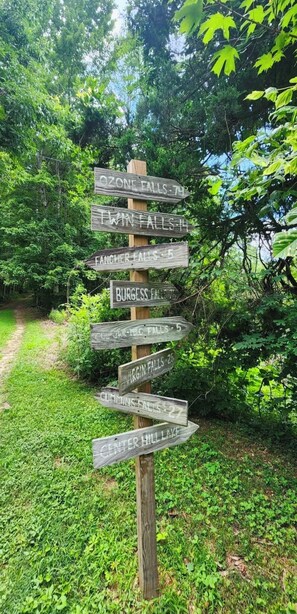 Property grounds - Sunrise Treehouse Lake Views - 5 min Walk/1 min Drive to Fish & Boat Ramp (Smithville)