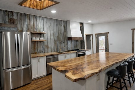 Fridge, microwave, stovetop, dishwasher. Waterfront Nature Escape • Hot Tub + Sauna