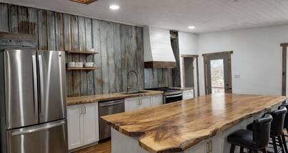 Waterfront Nature Escape • Hot Tub + Sauna