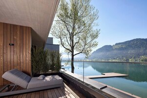 Suite, Lake View | Waterslide