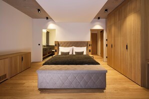 مكتب ومكواة/لوح كي وواي فاي مجانًا