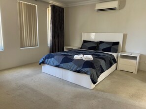 Iron/ironing board, WiFi, bed sheets - Cloverdale Family Accommodation (Cloverdale)