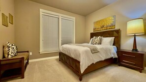 3 bedrooms, desk, iron/ironing board, WiFi - This spacious residence is perfect for families and professionals, featuring an open layout, a dedicated workspace, and a large deck with a BBQ. Enjoy a fully equipped kitchen and a private y suite. Comfortably designed for extended stays, this home (Tumwater)