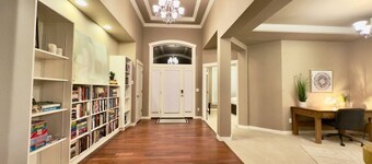 This spacious residence is perfect for families and professionals, featuring an open layout, a dedicated workspace, and a large deck with a BBQ. Enjoy a fully equipped kitchen and a private y suite. Comfortably designed for extended stays, this home
