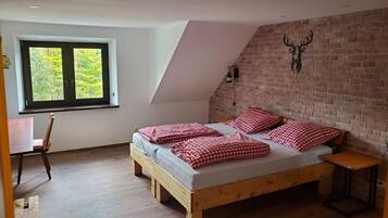 Silitysrauta/-lauta, Wi-Fi, vuodevaatteet