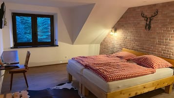 Iron/ironing board, WiFi, bed sheets